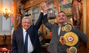 López Obrador, recibe al boxeador Andrés Ponce Ruiz Jr