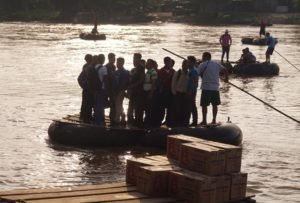 Grupos de migrantes siguen su camino hacia EEUU a través de México