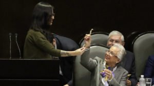 Dan cigarro mariguana a Olga Sánchez