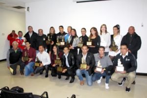 LOS GANADORES DEL GRAN PREMIO NL 2019, EL MJOR DEPORTISTA Y ENTRENADOR ACOMPAÑADOS DE LAS AUTORIDADES DE LA AANL