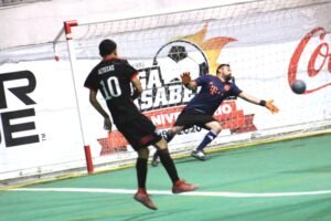 AZTECAS (NEGRO) vs LOS AMIGOS (ROJOS) (39)