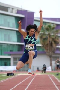 ALBERTO ALVAREZ equipo UANL 1er lugar SALTO LARGO