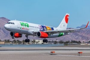 Viva-Aerobus-A320-LAS-William-Derrickson-e1536070576204