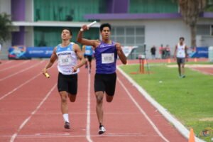 LLEGADA A META RELEVO 4X400 VARONIL MEDALLA ORO