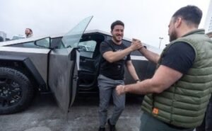 tesla-cybertruck-mexico.jpg_346753400