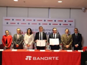 Firma Convenio CAINTRA - BANORTE 261001 1