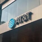 Televisa y David Martínez comprarán AT&T México por 2 mil millones de dólares